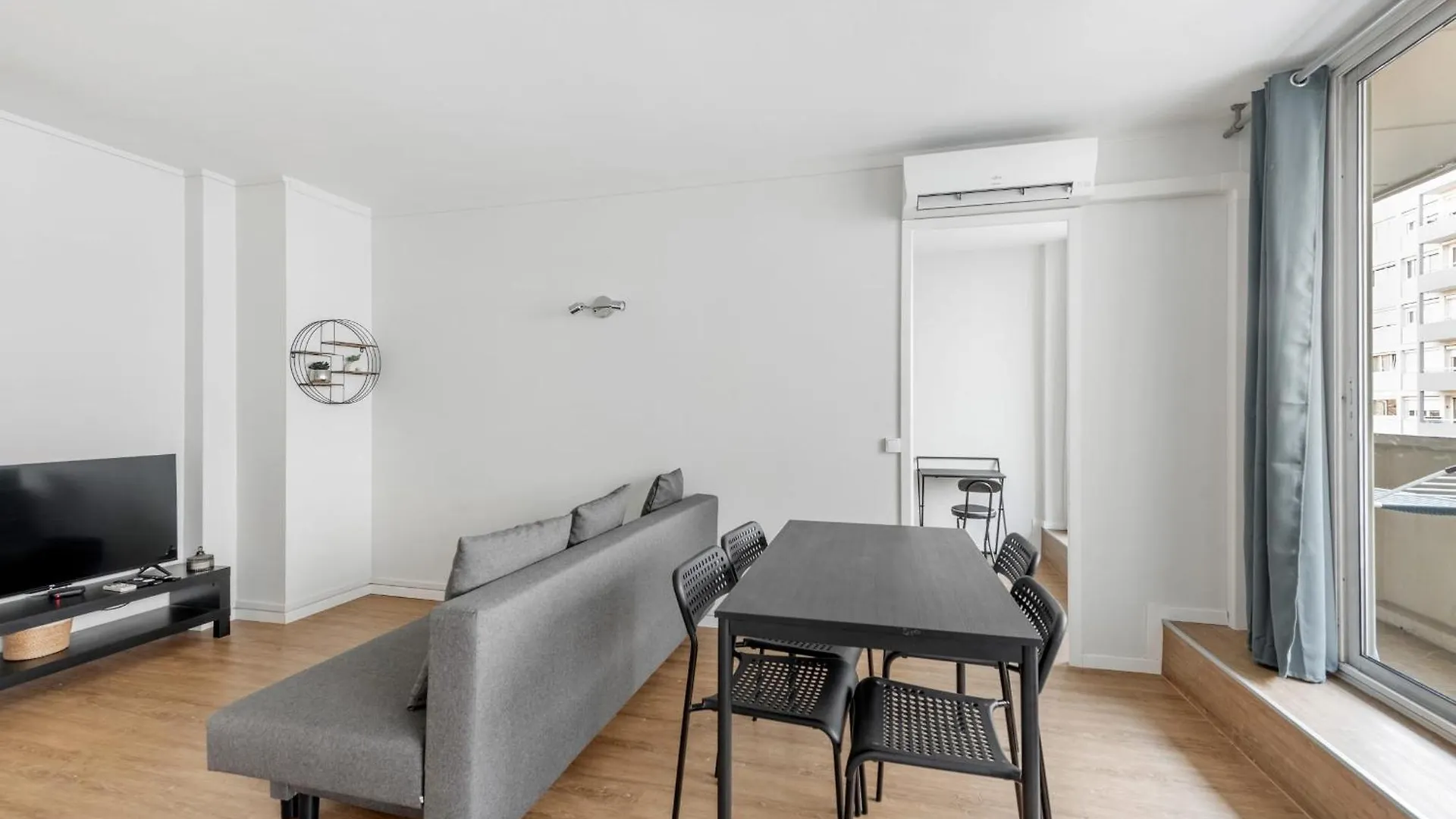Charming Two-Bedroom Apartment With Balcony In Villeurbanne