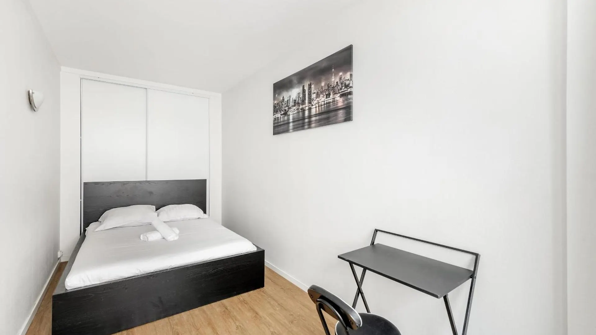 Charming Two-Bedroom Apartment With Balcony In Villeurbanne