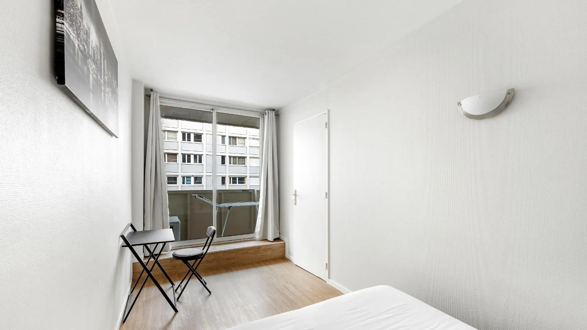 Charming Two-Bedroom Apartment With Balcony In Villeurbanne