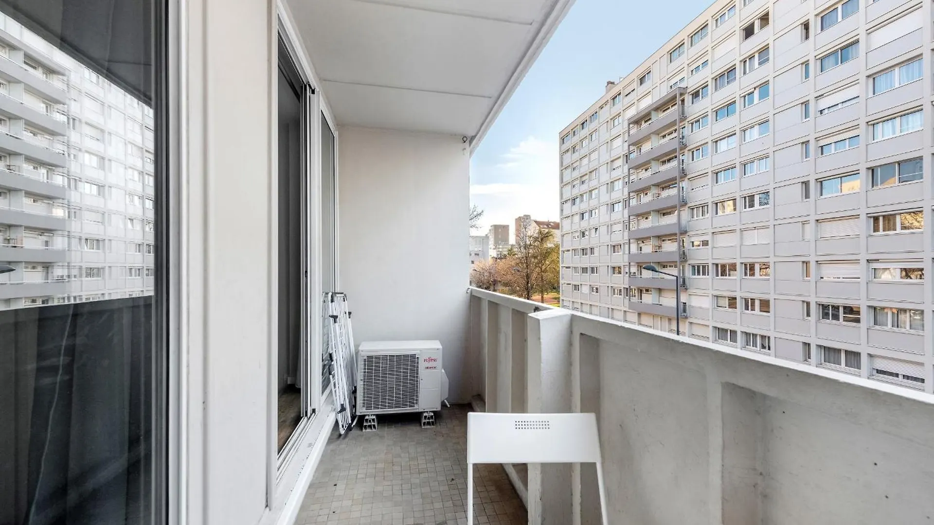 Charming Two-Bedroom Apartment With Balcony In Villeurbanne France