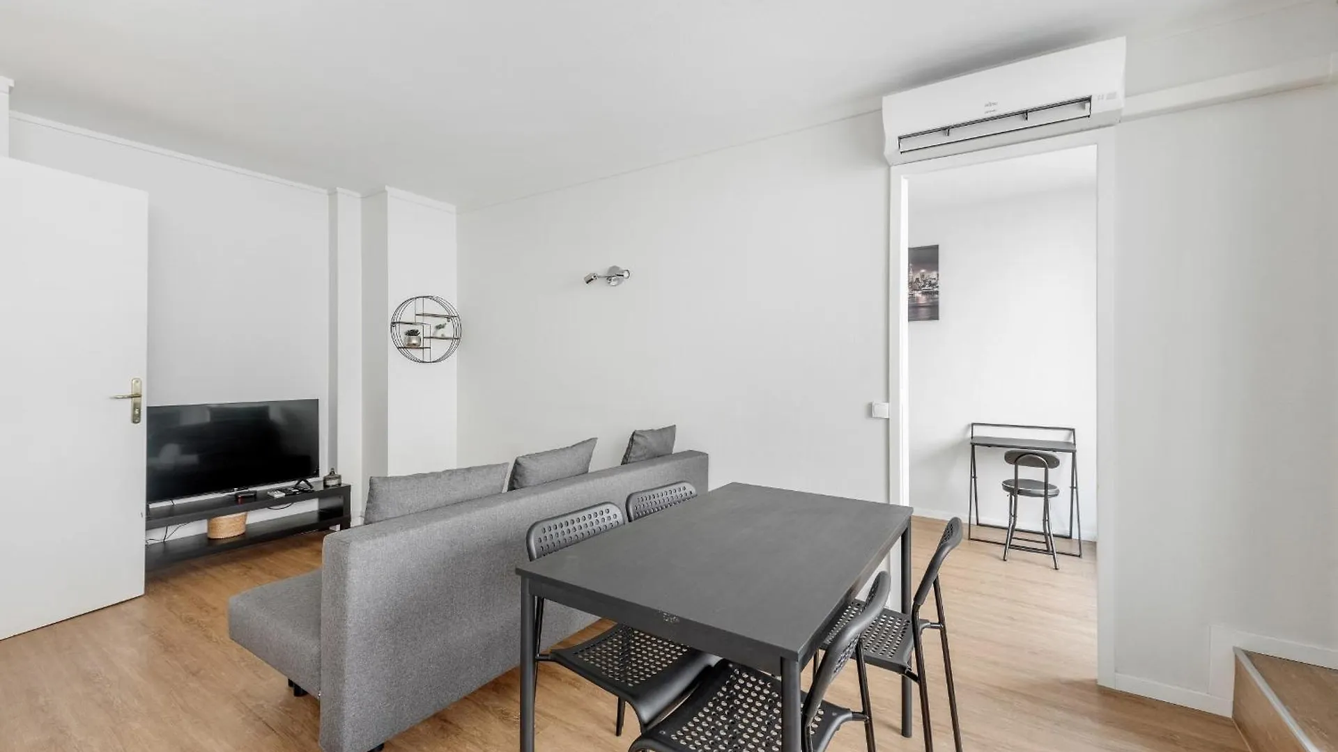 Charming Two-Bedroom Apartment With Balcony In Villeurbanne
